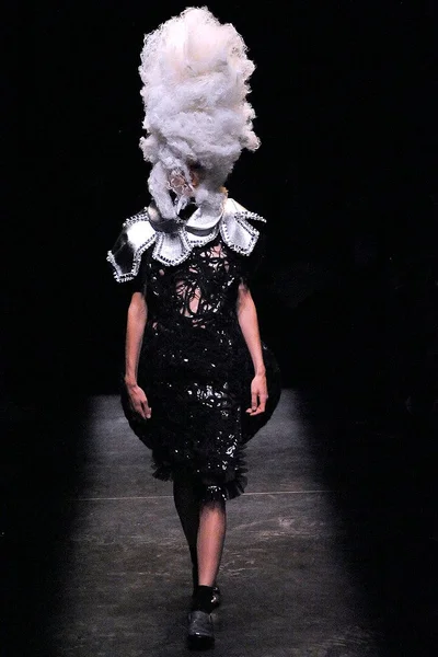 Look 9